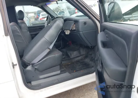 1999 Chevrolet Silverado 1500 из США, поврежденный, VIN 1GCEC14W2XE212638